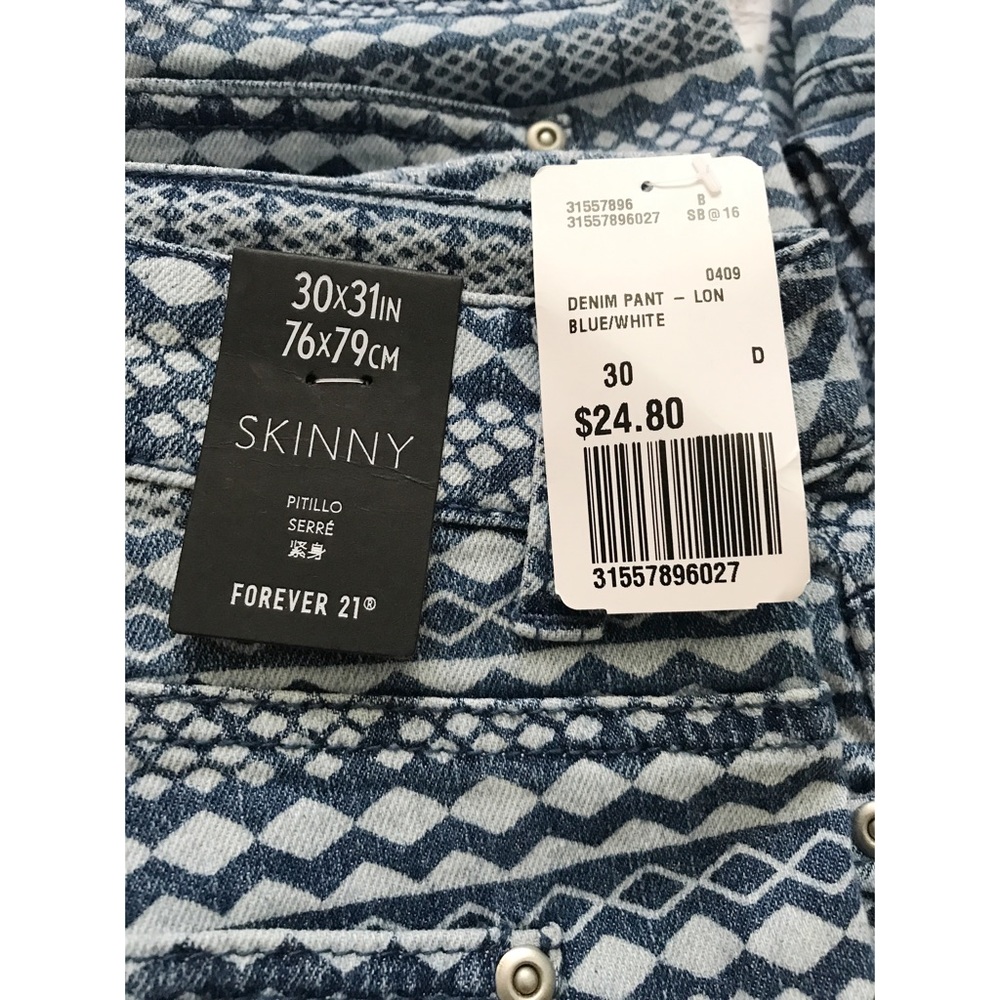 NWT Forever 21 Ripped Denim Patterned Jeans - Picture 3 of 3