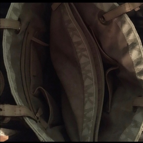 Michael Kors Monogram Purse - Picture 3 of 4