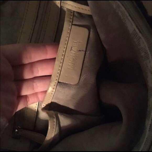 Michael Kors Monogram Purse - Picture 4 of 4