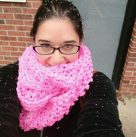 Meet your Posher, Kat - Picture 2 of 3