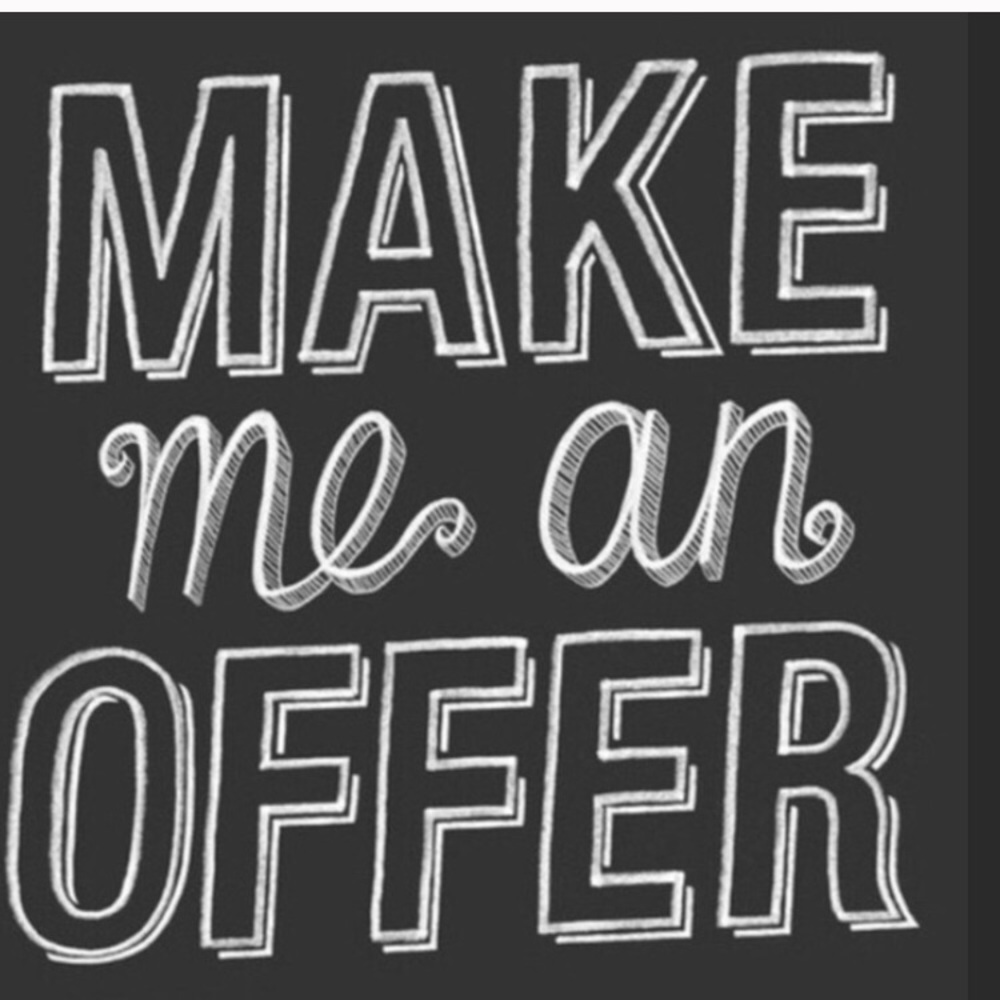 ALL MUST GO! LOOK AT MY CLOSET!! 😊😊