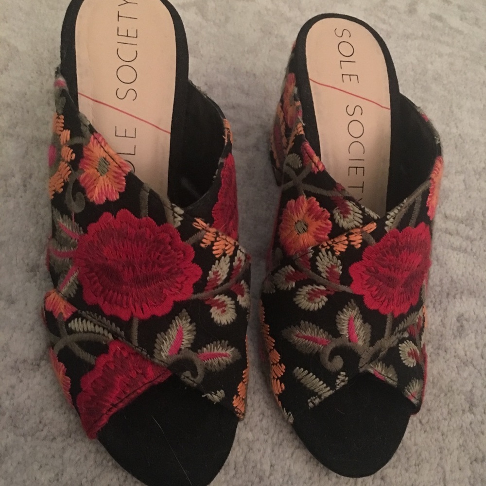 Floral Embroidered mules