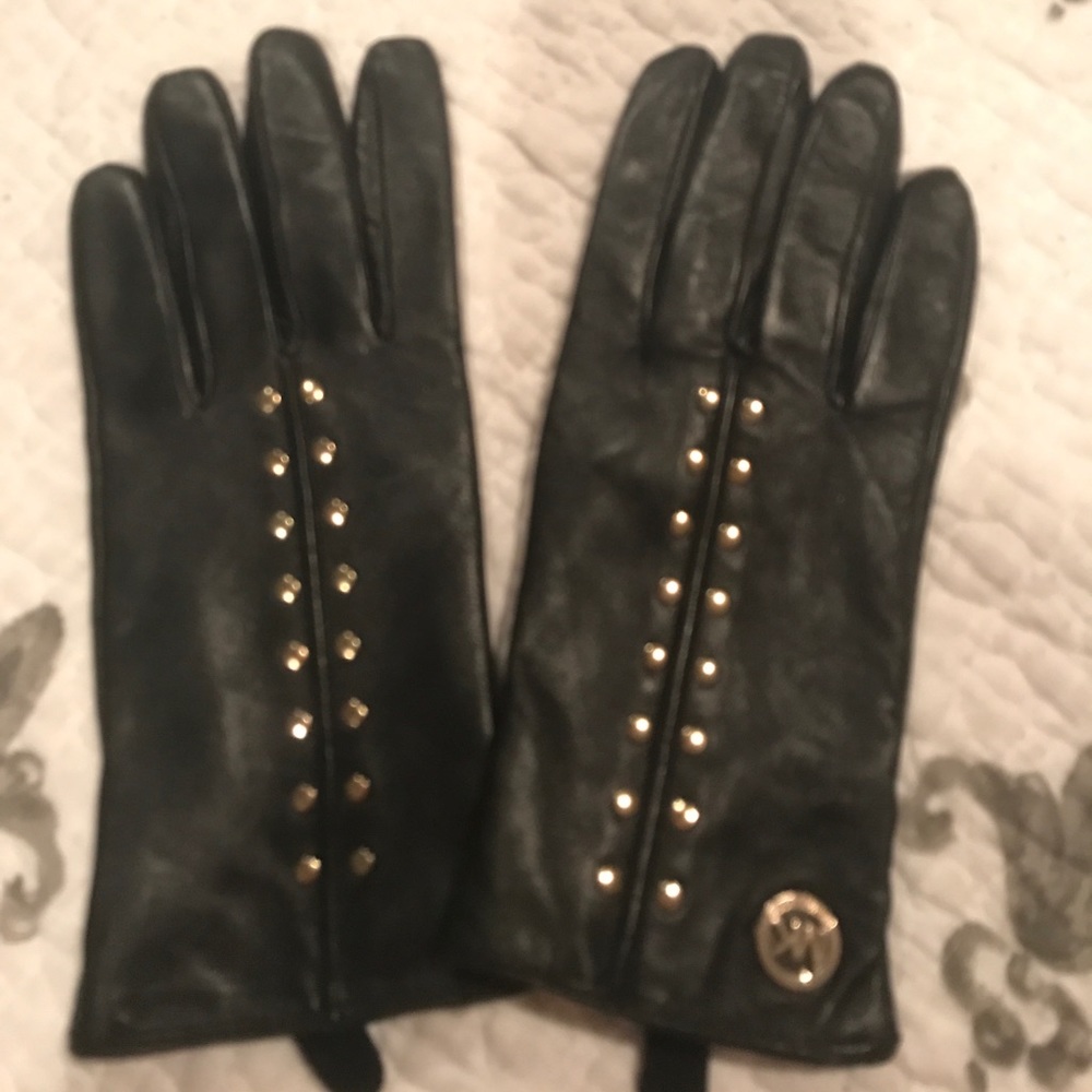 100% Michael Kors leather gloves.