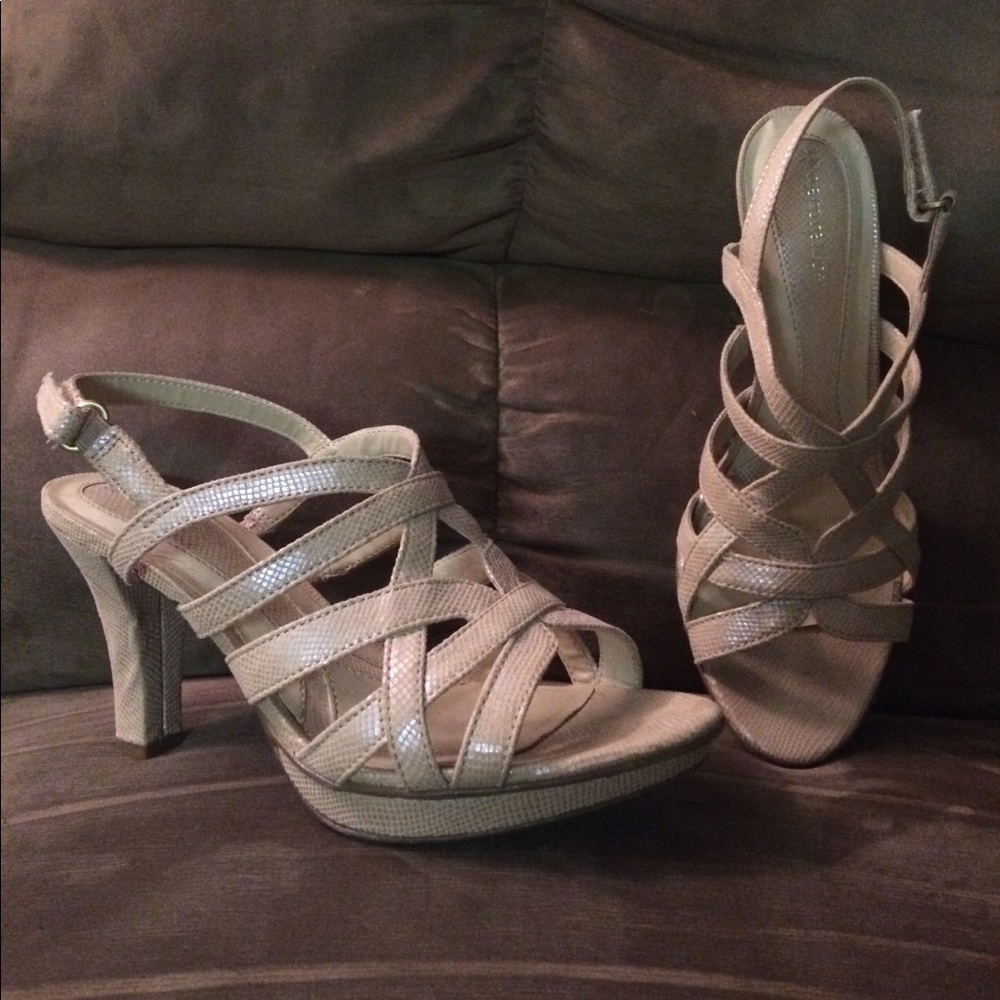 Naturalizer strappy heels