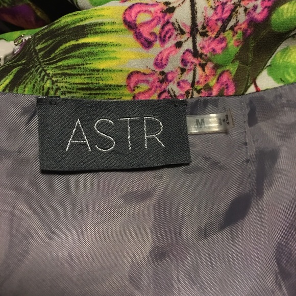 ASTR tropical floral wide leg pants, pockets, zip - Picture 7 of 8