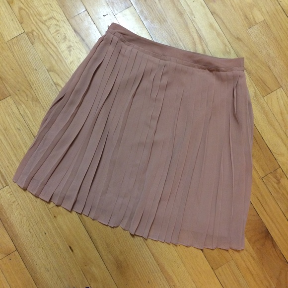 LC Lauren Conrad Dresses & Skirts - Pleated LC Lauren Conrad Skirt