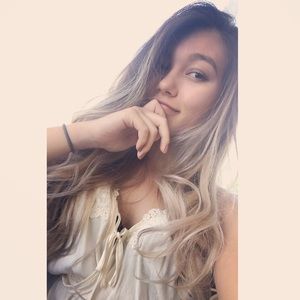 Meet your Posher, Alexia