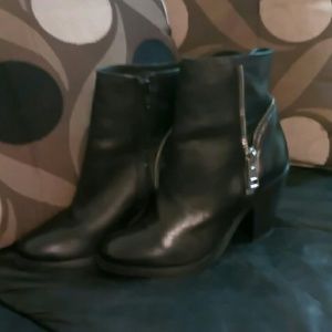 NWOT Cowgirl Style "Diesel" Leather Ankle Boots.