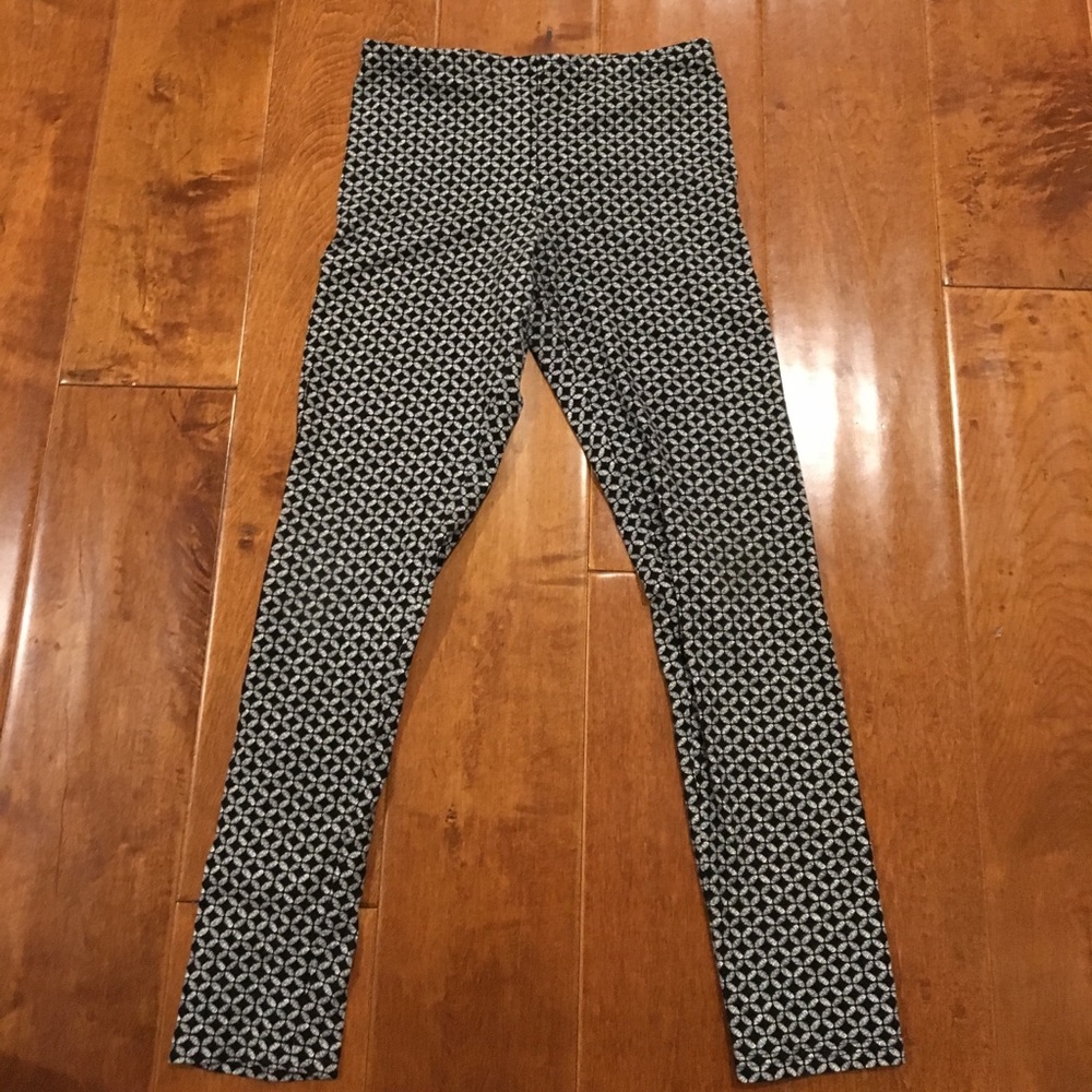 Black and gray leggings