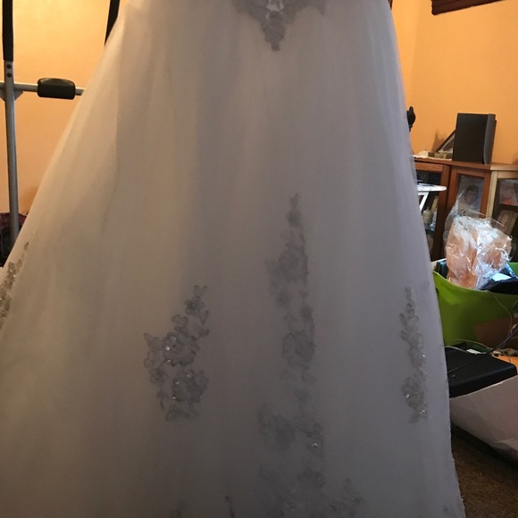 Brand New Wedding Dress - Picture 4 of 8