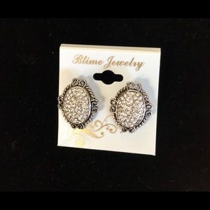 Silver accent earrings stud