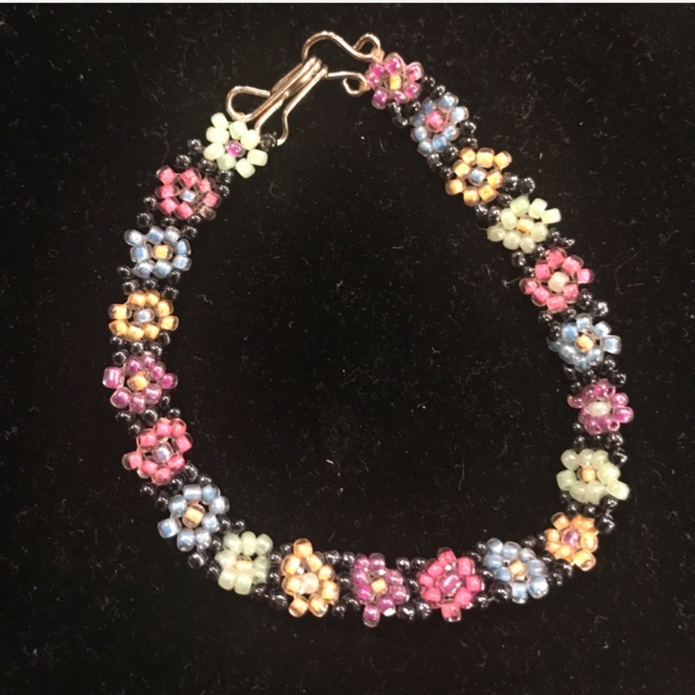 Beaded flower bracelet, handmade!