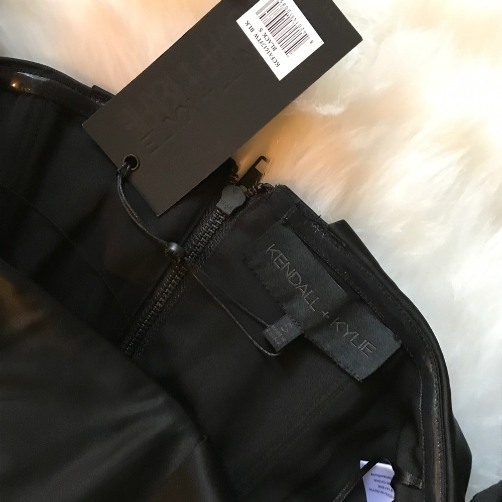 ✔️sold✔️Kendall + Kylie ruffled crop top - Picture 3 of 6