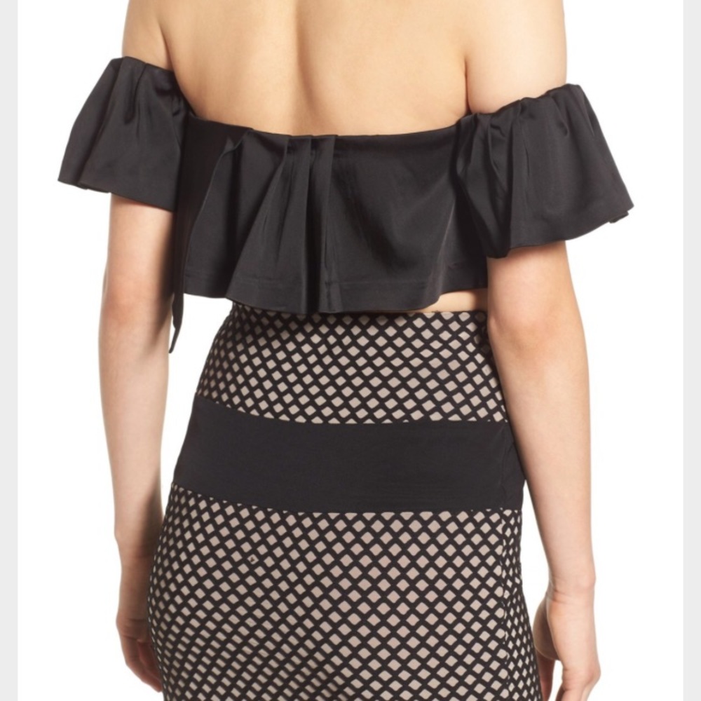 ✔️sold✔️Kendall + Kylie ruffled crop top - Picture 2 of 6