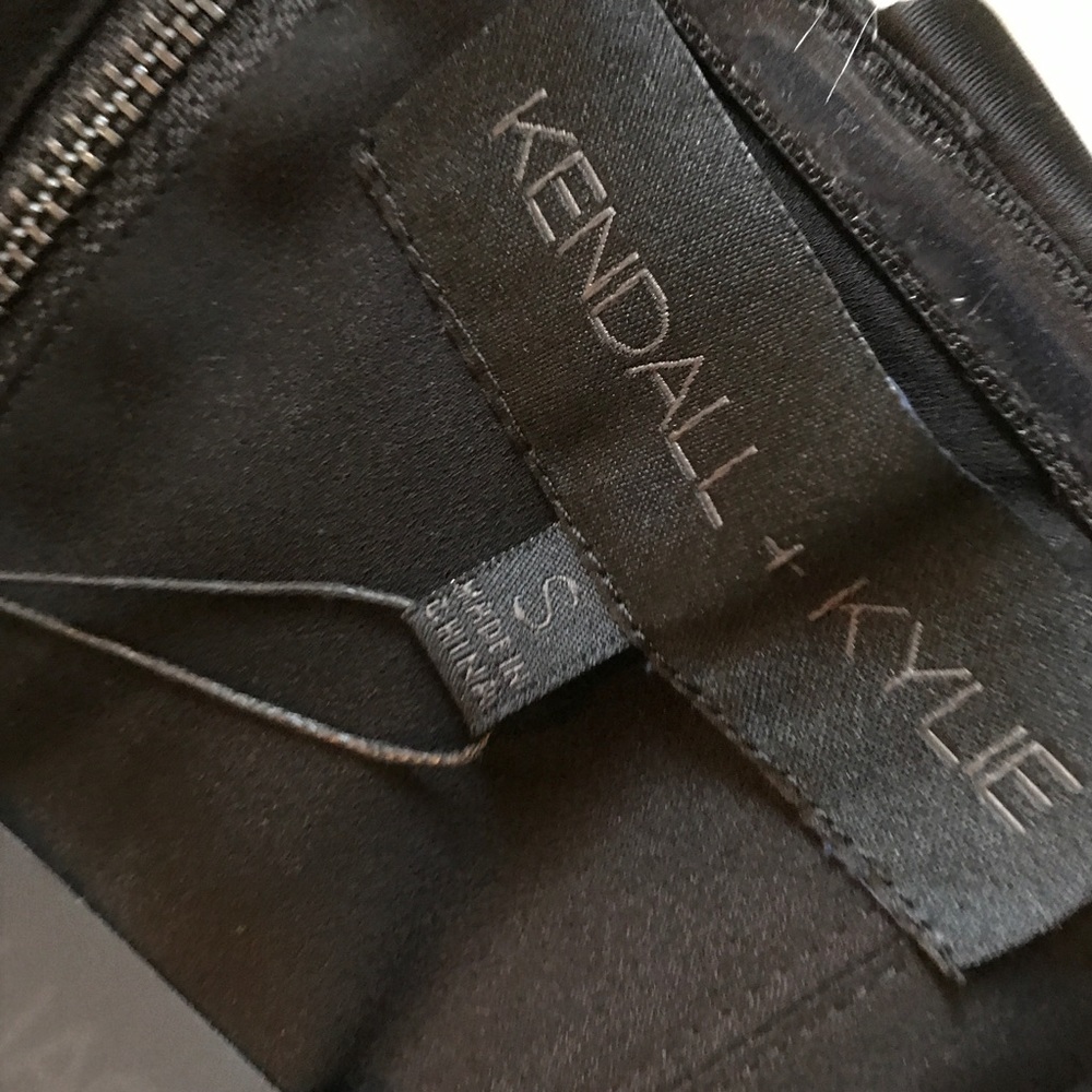 ✔️sold✔️Kendall + Kylie ruffled crop top - Picture 5 of 6