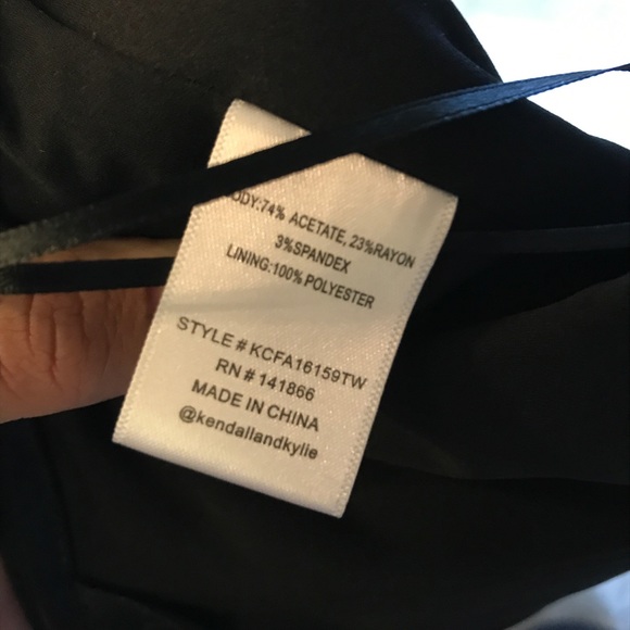 ✔️sold✔️Kendall + Kylie ruffled crop top - Picture 6 of 6