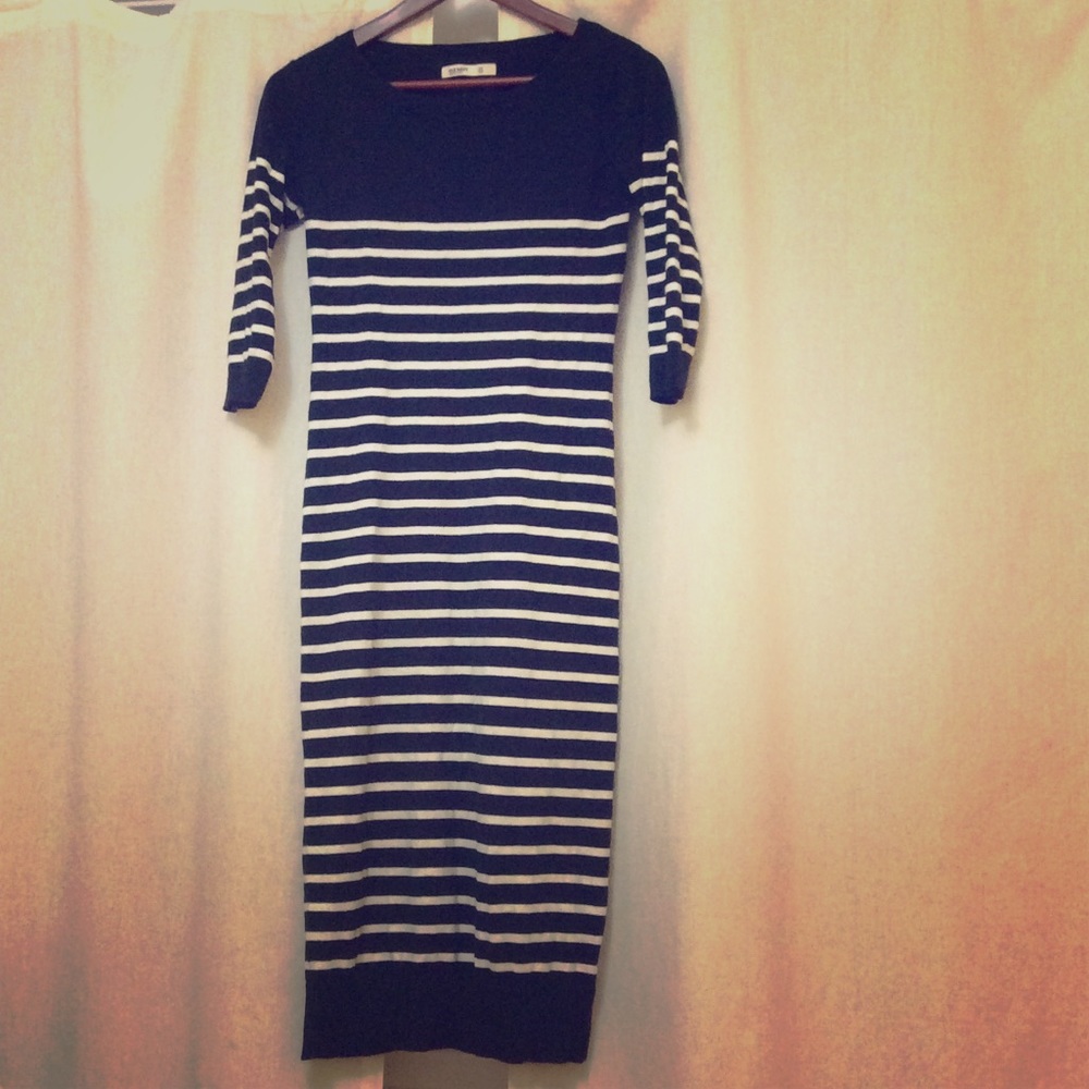 MAKE OFFER!! Black and White Old Navy Midi Dress