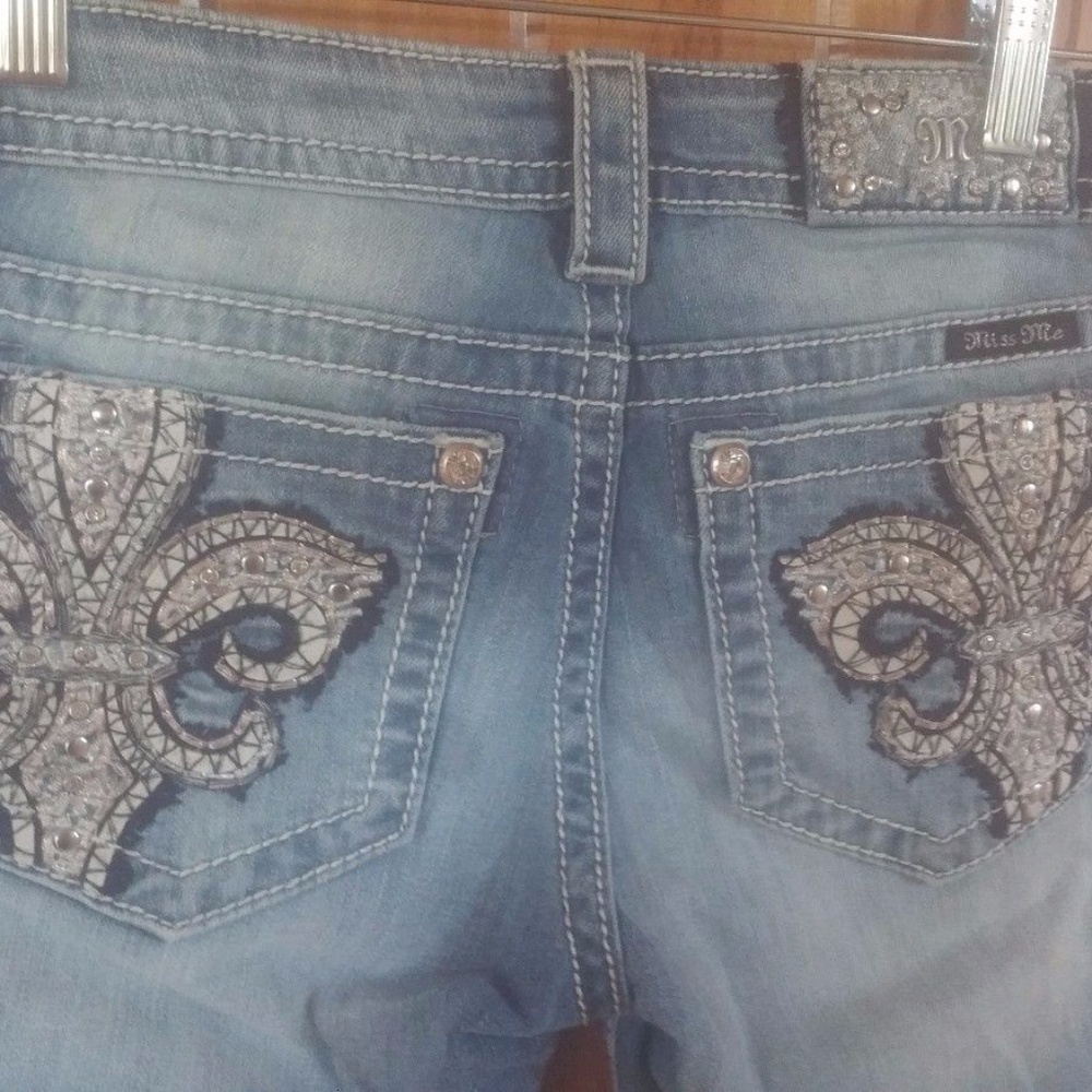 Miss Me Rhinestone Embedded Signature Capri - Picture 5 of 5