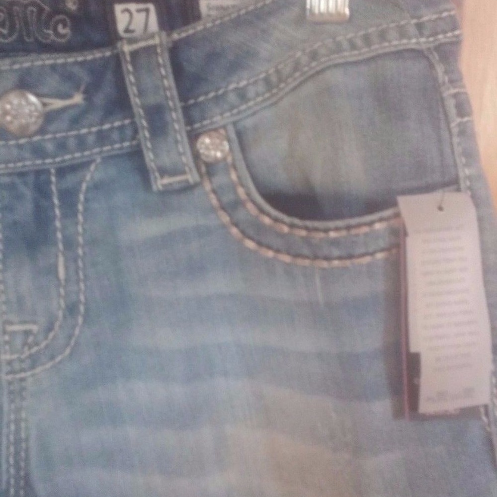Miss Me Rhinestone Embedded Signature Capri - Picture 4 of 5