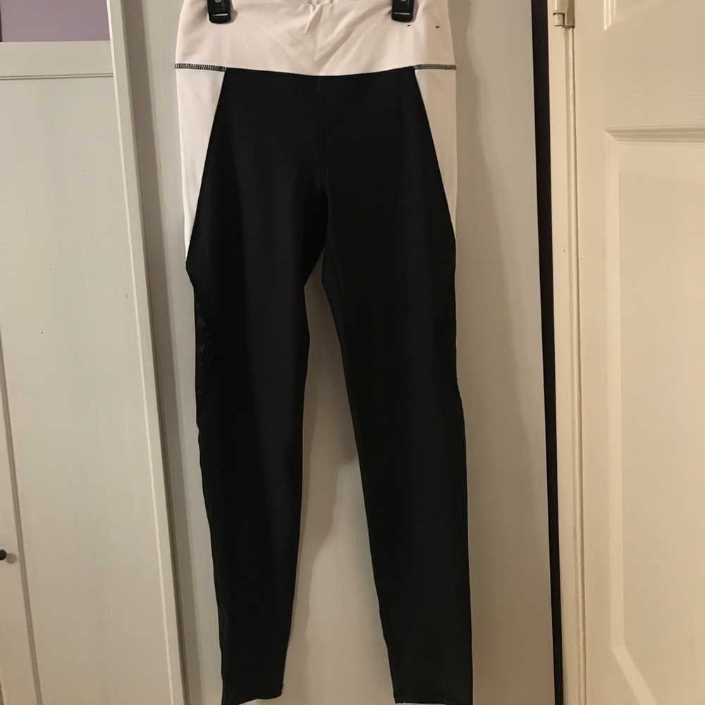 2 workout leggings F21& Cotton On NWOT