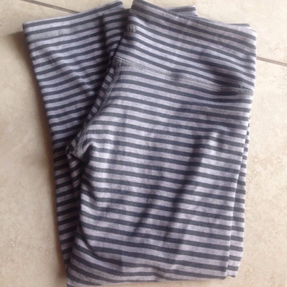 Lululemon wonder under crops