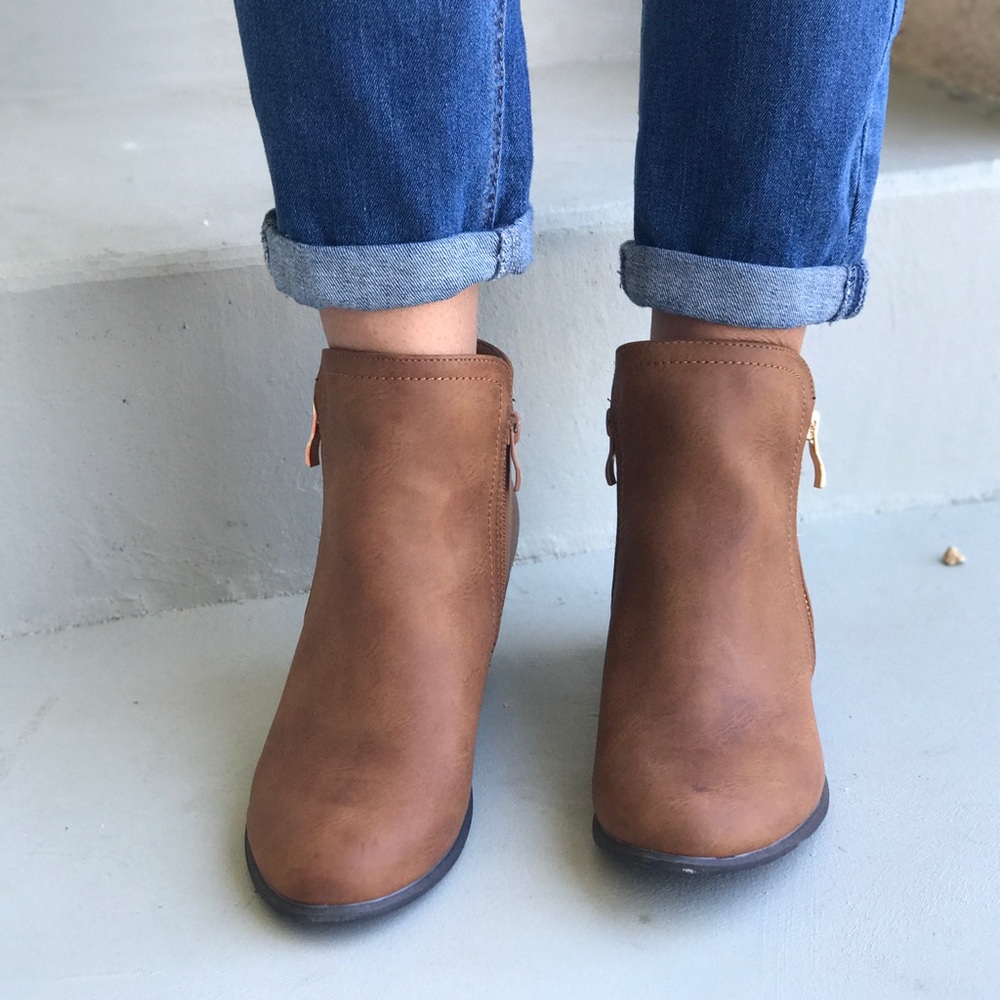 Ankle Bootie Zipper Details - Picture 2 of 4