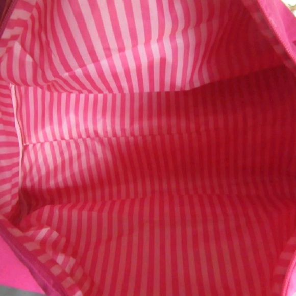 XL Victoria Secret duffle bag/tote Pink π NWTβοΈ - Picture 3 of 8