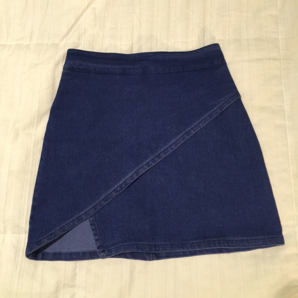 Brandy Melville MINI skirt!!!
