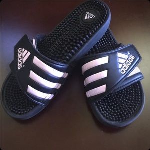 Adidas Adissage Slip-on shoes