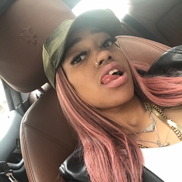 Meet your Posher, Cherae - Picture 1 of 1