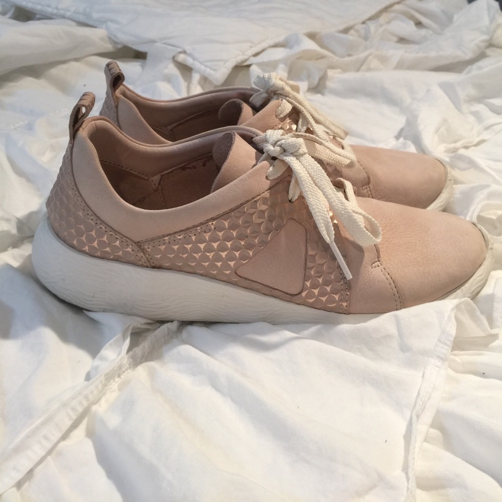 Clarks Max Cushion Sneakers