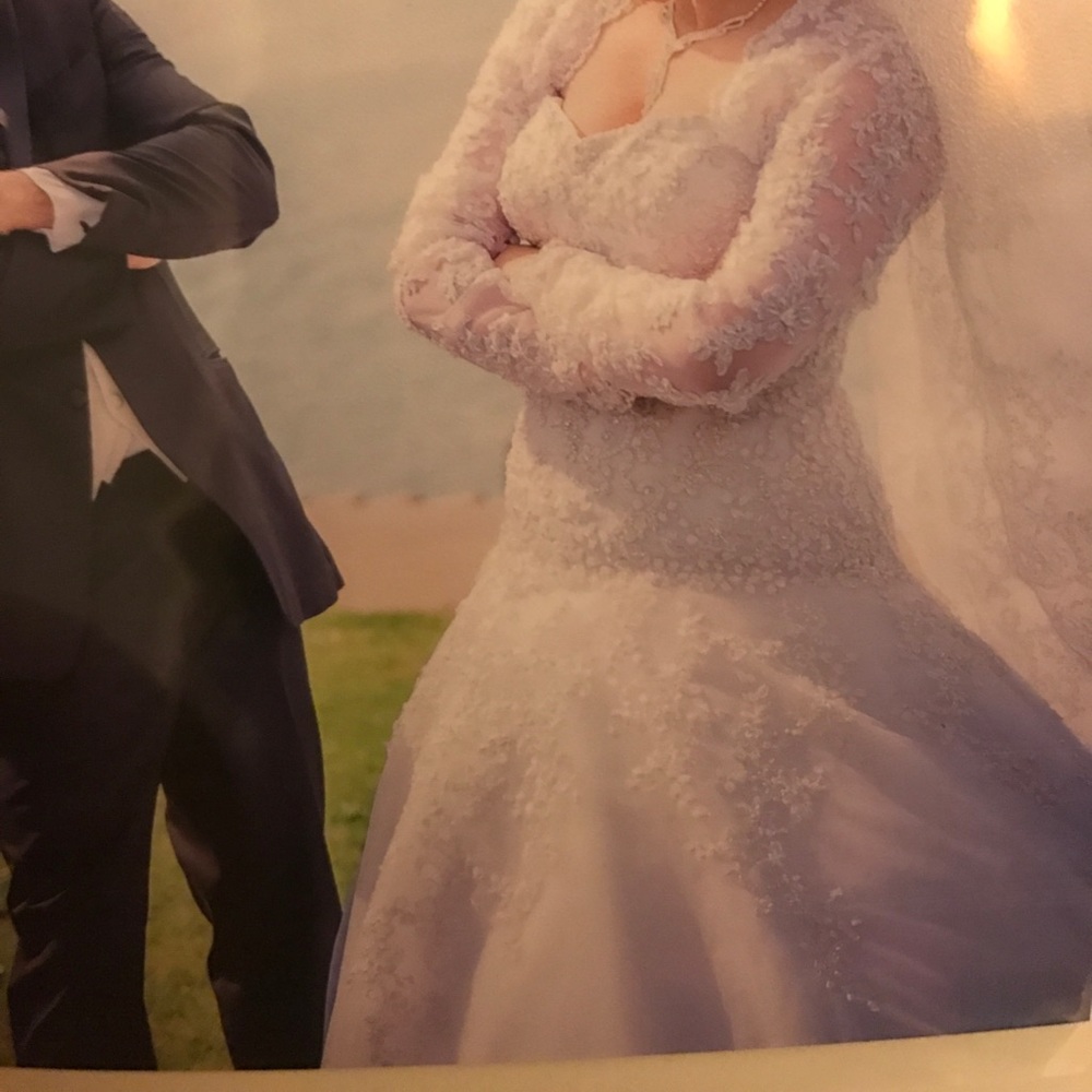 Stunning wedding dress - Picture 2 of 8