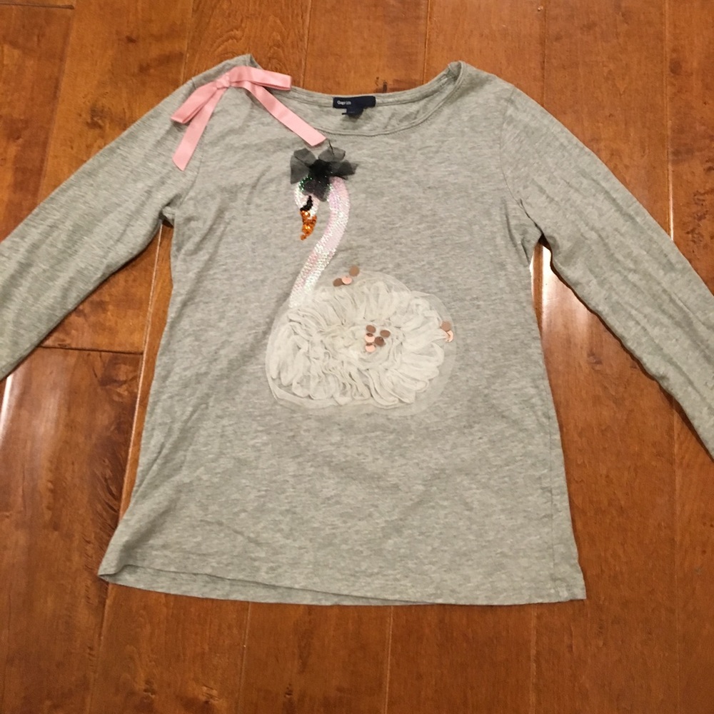 Gray long sleeve shirt