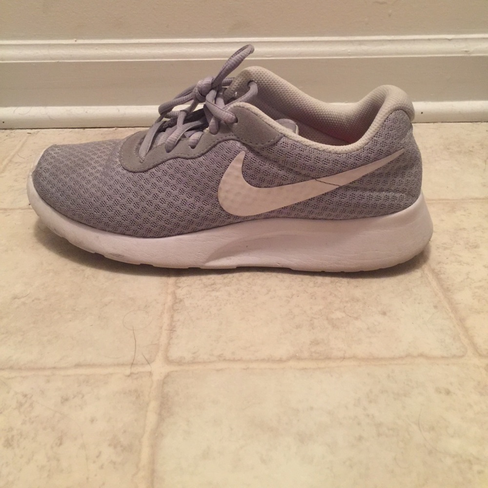 Nike Tanjun shoes size 7