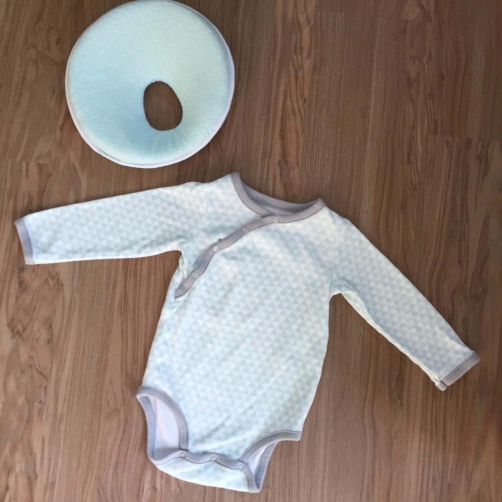 Skip Hop Onesie + Mittagong Baby Pillow Set 6 MO