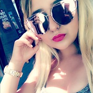 Meet your Posher, Kimberly