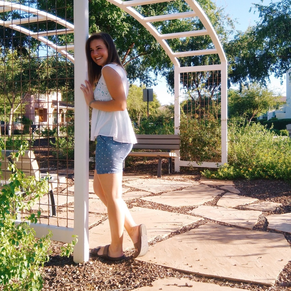Flowy White Top - Picture 2 of 3