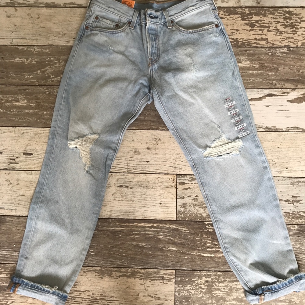 Levi's cropped distressed jeans