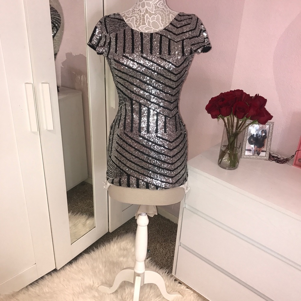 Silver Geometric Sequin Short Sleeve Dress