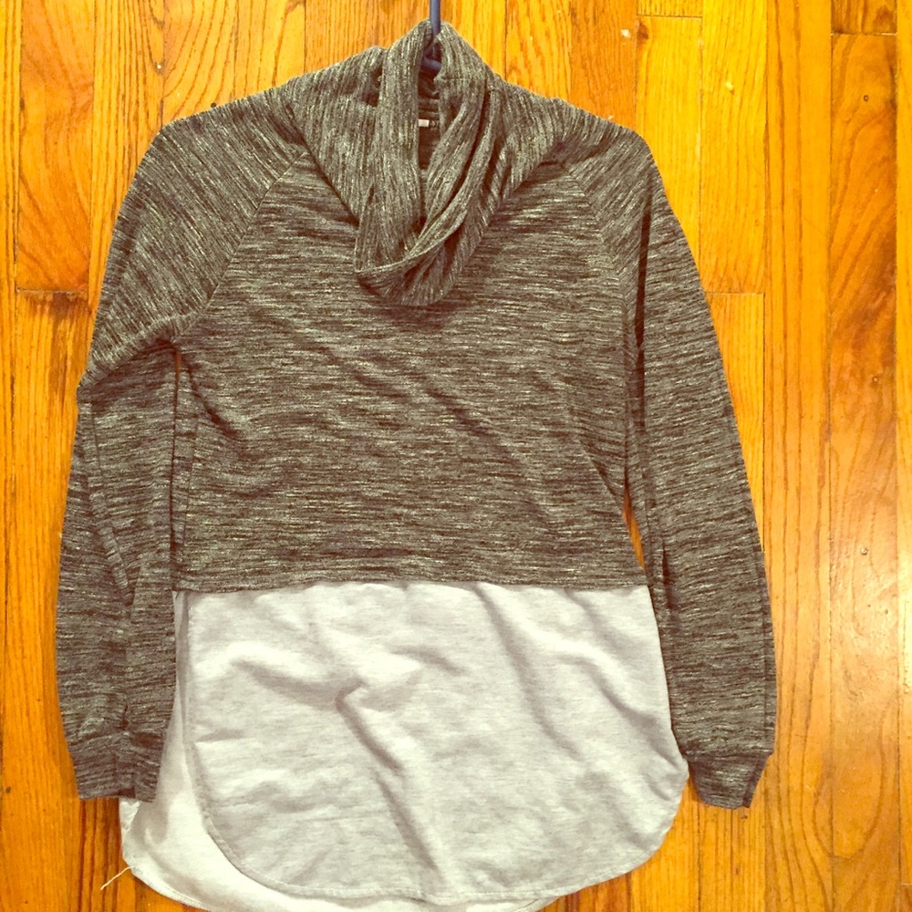 ✨three quarter sleeve drawstring pull over✨