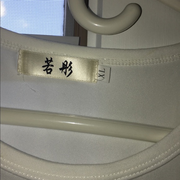 Rolled white cotton tshirt - Picture 2 of 3