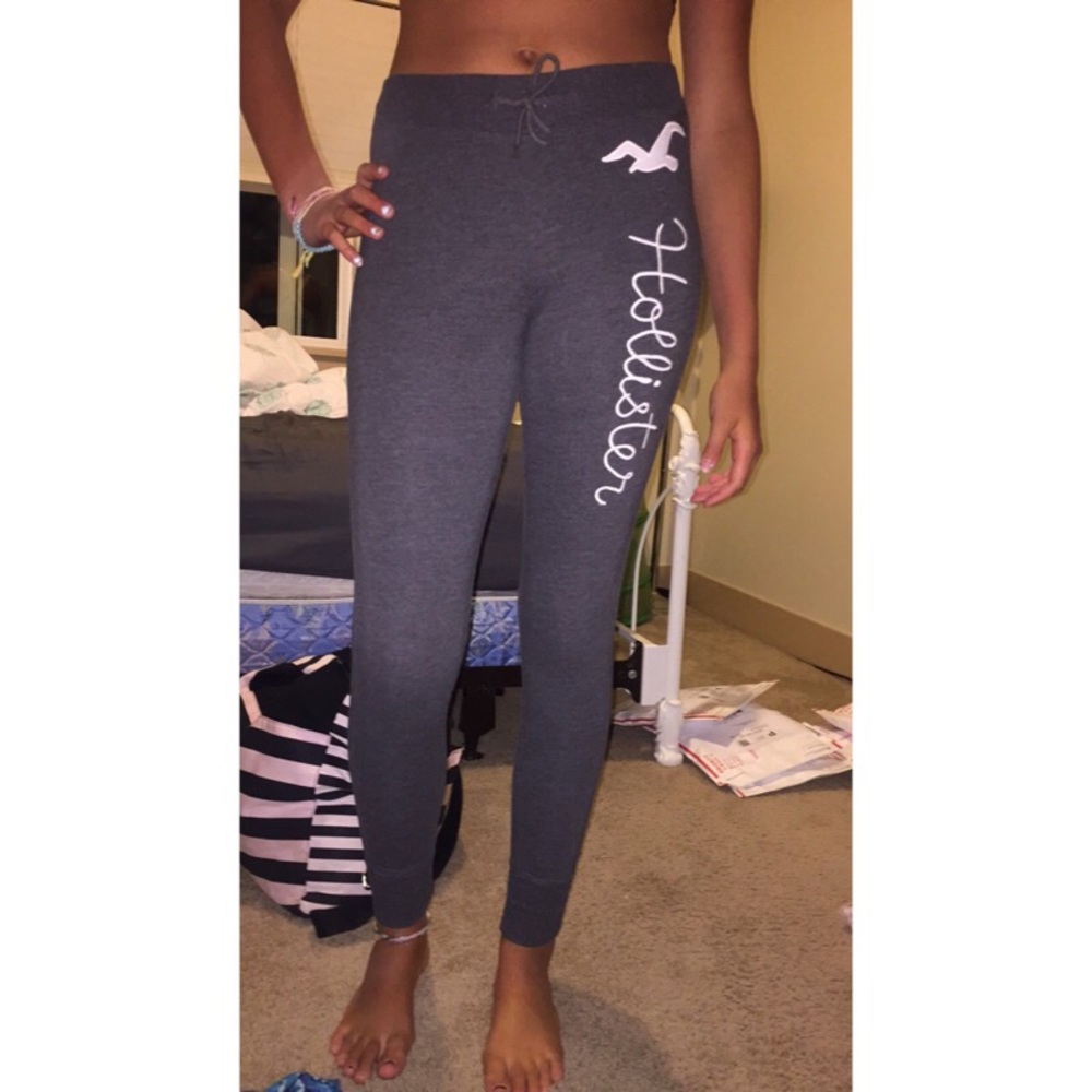 Hollister sweats size small