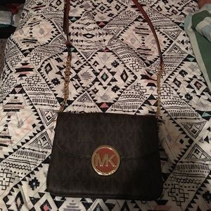Michael kors cross body bag make me a deal!