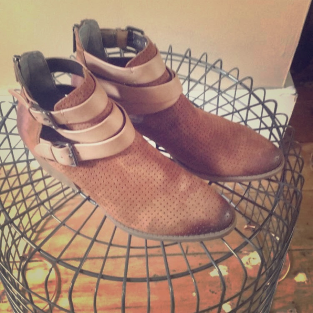 Kenneth Cole Reaction boots