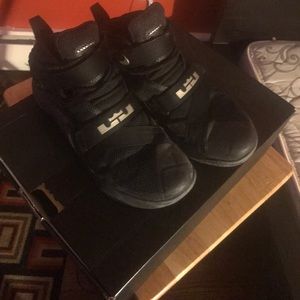 Lebron soldier 9 “Blackout”