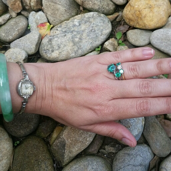 Elegant Vintage Bracelet Watch - Picture 2 of 2