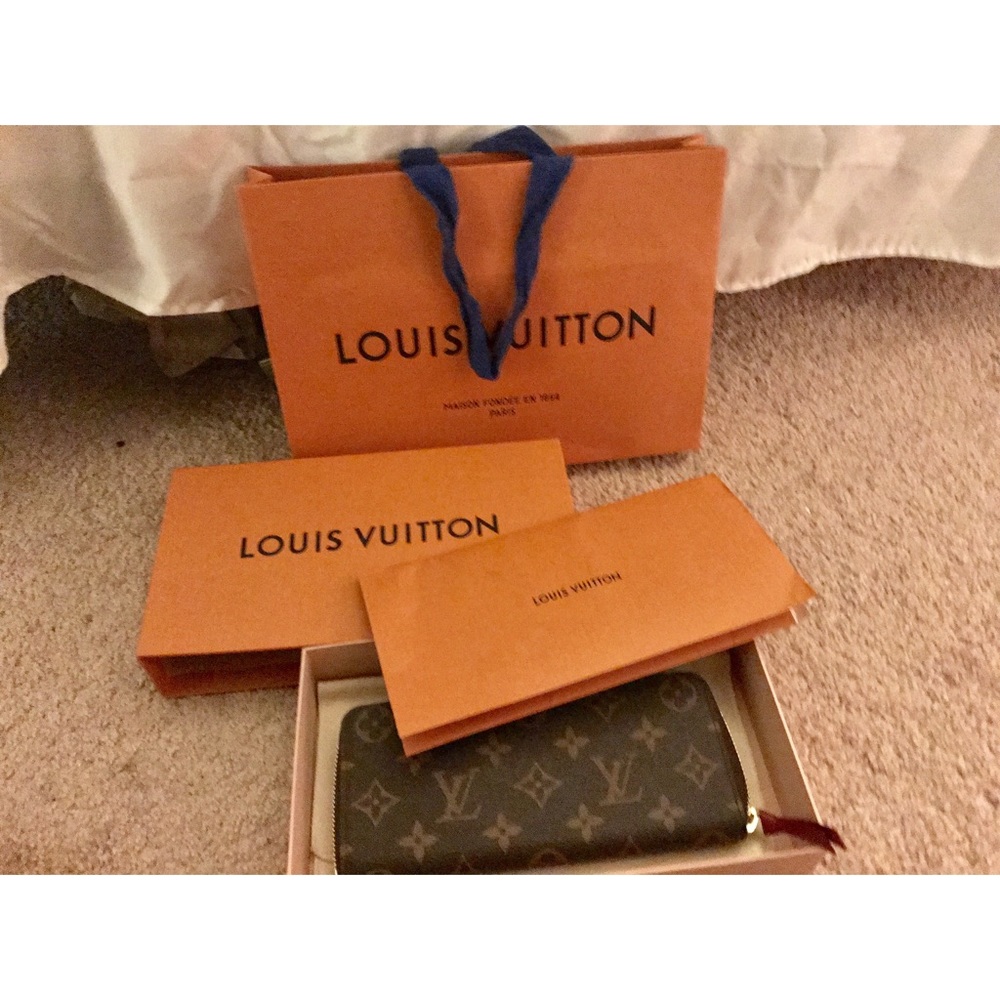 *SOLD* Louis Vuitton PF. Clemence zip wallet
