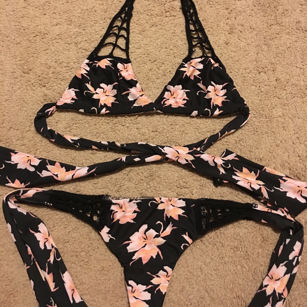 Acacia set black floral