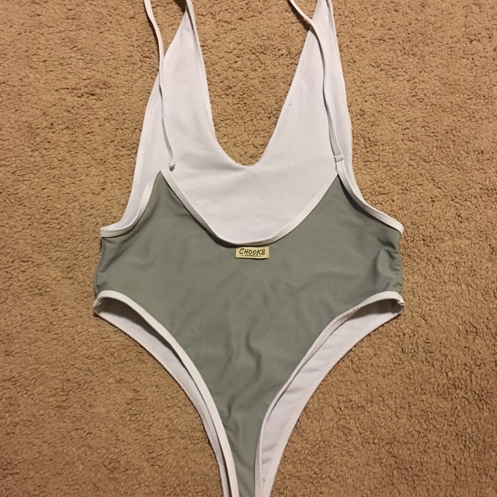 Chooks one piece