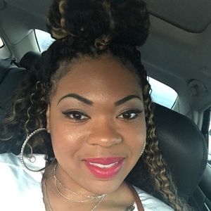 Meet your Posher, Samiqua